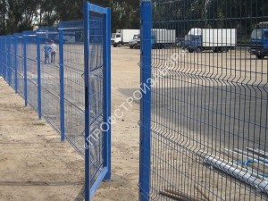 Забор из сварной сетки синий с калиткой