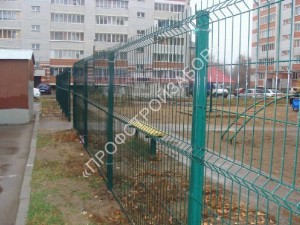 Забор из сварной сетки бирюзового цвета