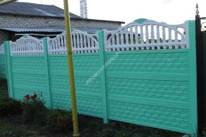 Бетонный забор светло-зеленый